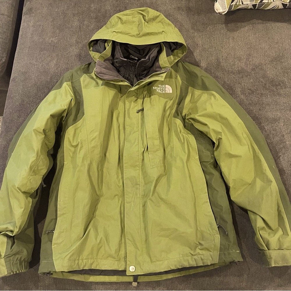 *Good Condition* North Face Tri-Climate Men’s SM 3-in-1 Jacket.